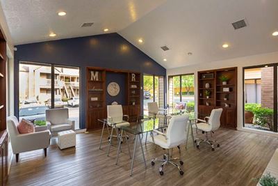 Clubhouse Seating Area l Mountain Run Apartments